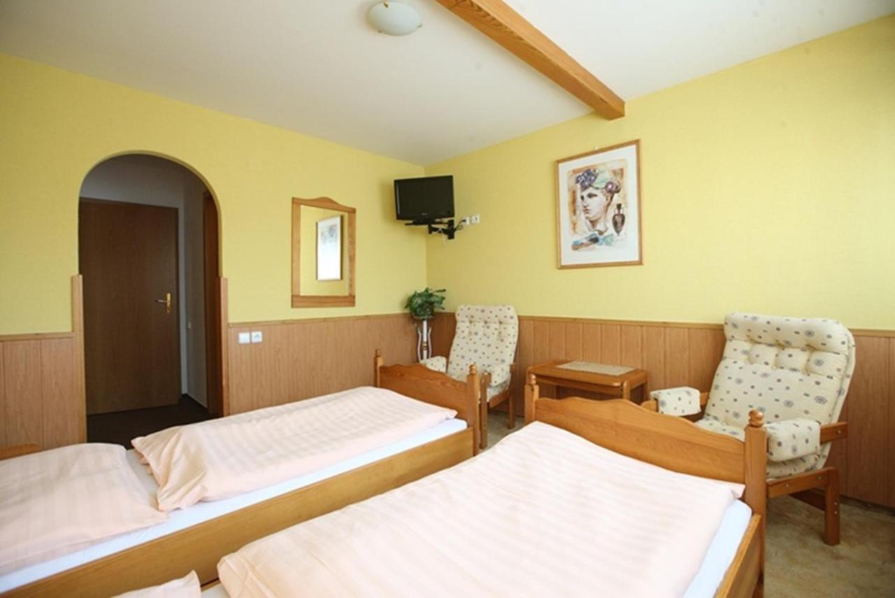 Třebíč Hotel Solaster Garni מראה חיצוני תמונה